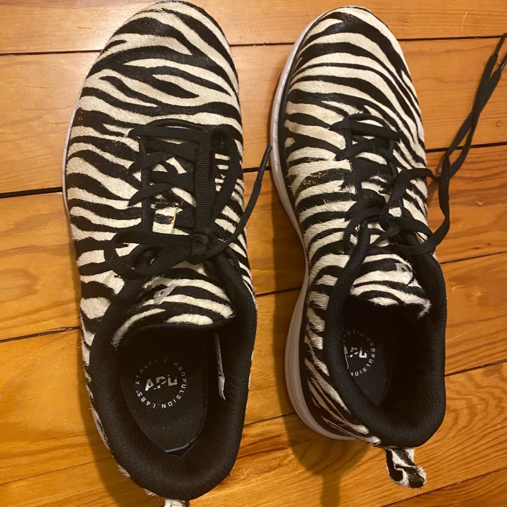 Athletic Propulsion Labs Women’s Iconic Pro Zebra